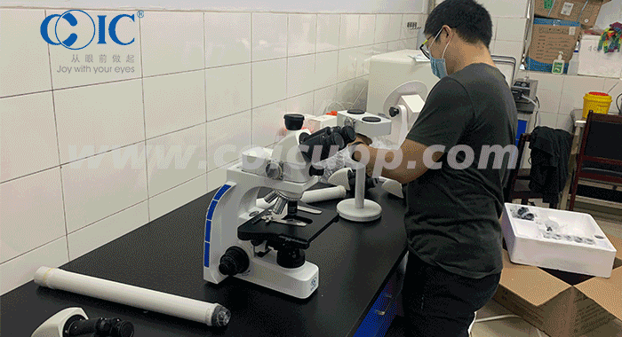 祝贺四川某疾控中心多人共览显微镜安装完毕！